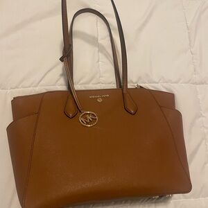 Brown Michael Kors Bag. Excellent condition. Worn twice
